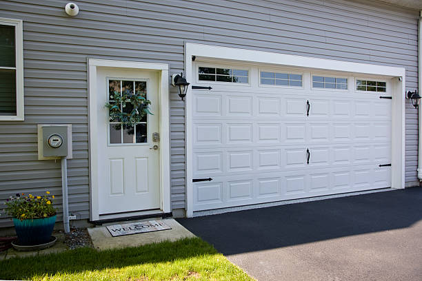 24/7 Emergency Garage Door Panel Replacement experts in Washington, KS